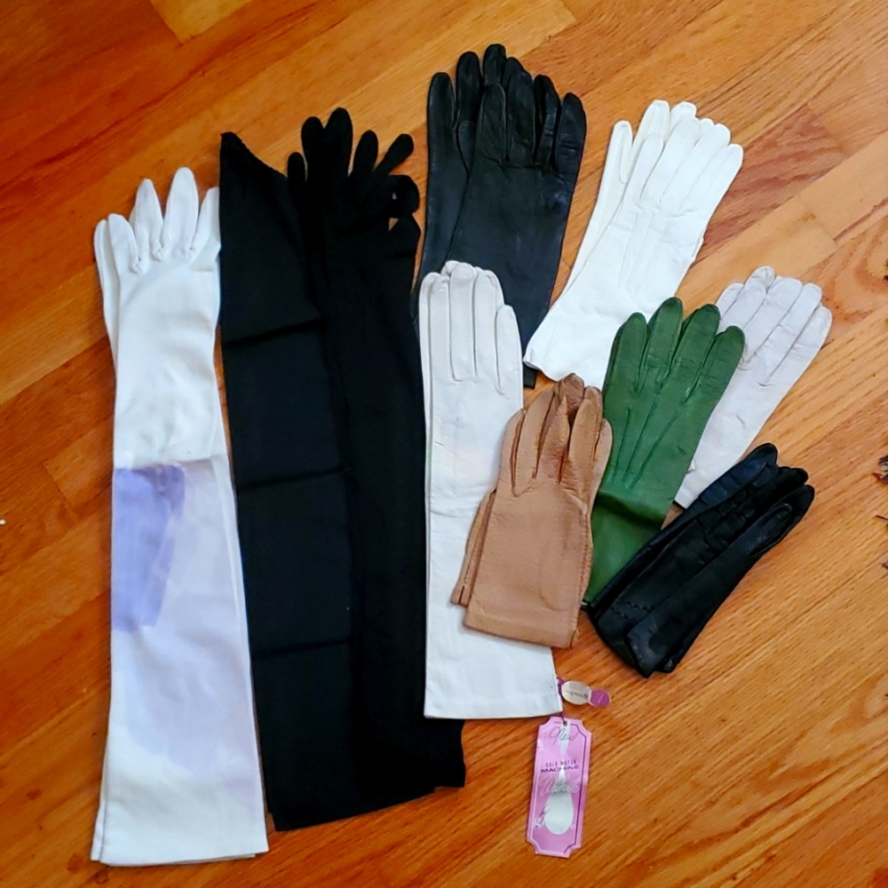 Vintage glove set